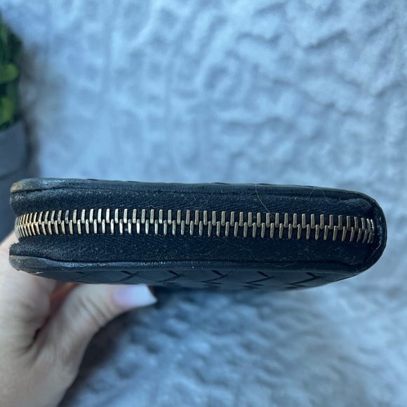 Bottega Veneta Black Long Zip Around Wallet with Pink Interior - Picture 11 of 12